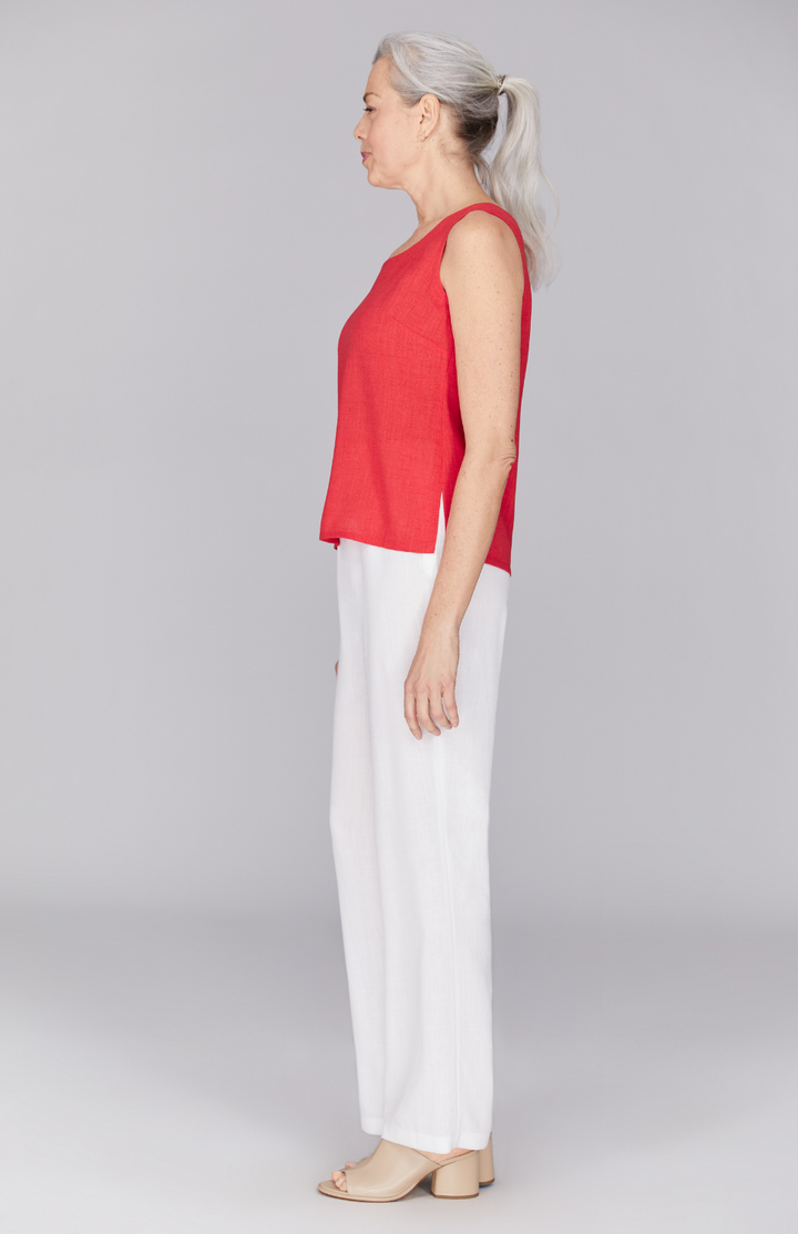 Fabienne is 5'9" and wearing a size XS in White.