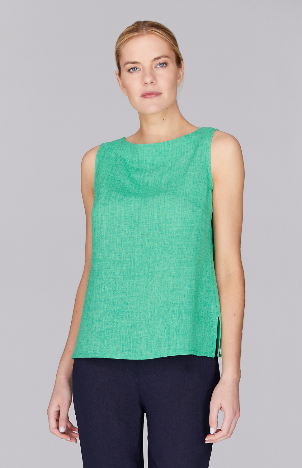 Gabby is wearing Sea in XS.