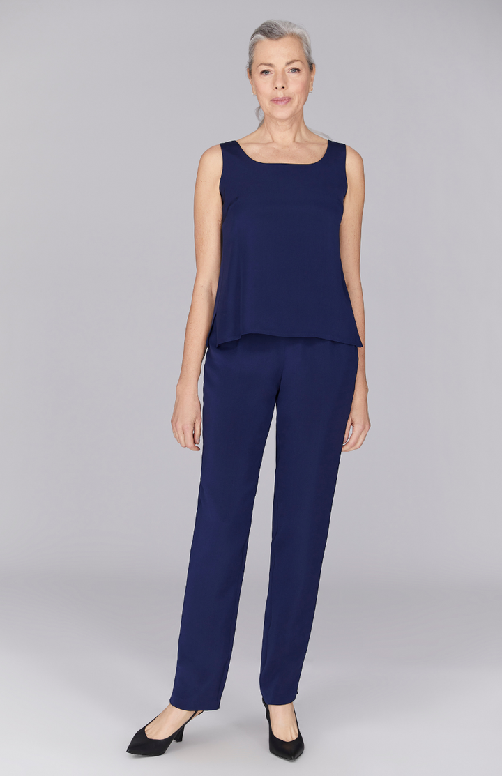 Fabienne is wearing Marine in size XS.