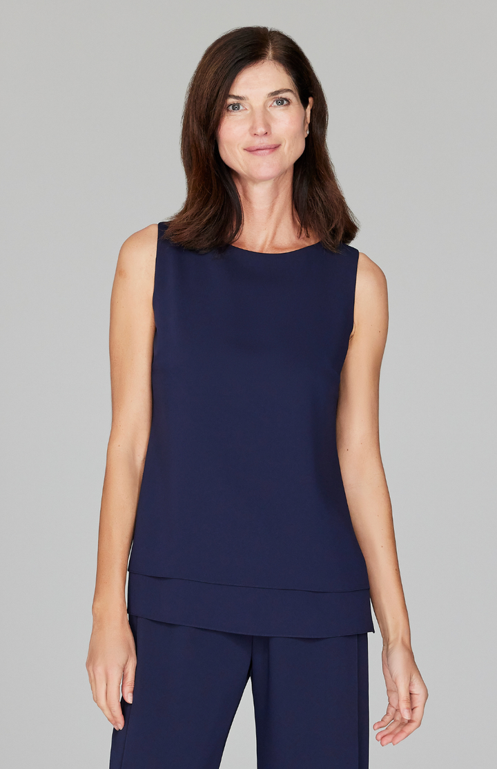 Ekaterina is 5'10" and wearing a size XS in Midnight.