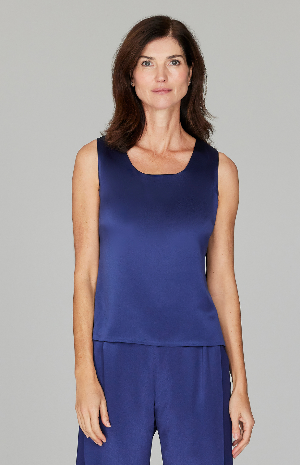 Ekaterina is 5'10" and wearing a size XS in Marine.