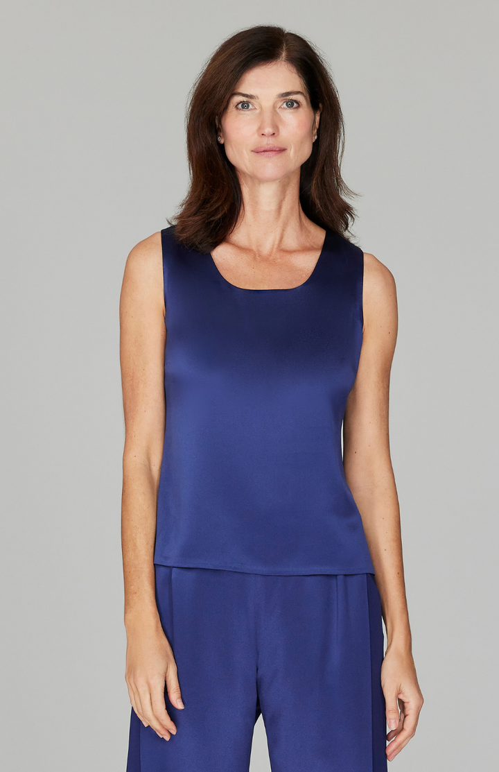 Ekaterina is 5'10" and wearing a size XS in Marine.