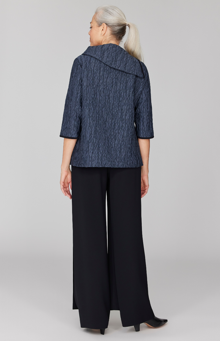 Fabienne is 5' 9" and wearing Storm in size XS.