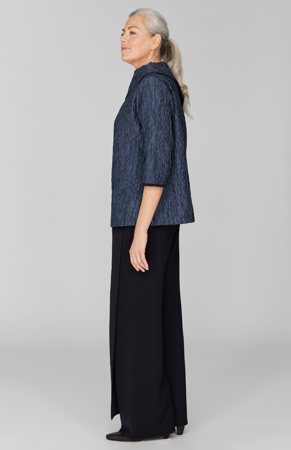 Fabienne is 5' 9" and wearing Storm in size XS.