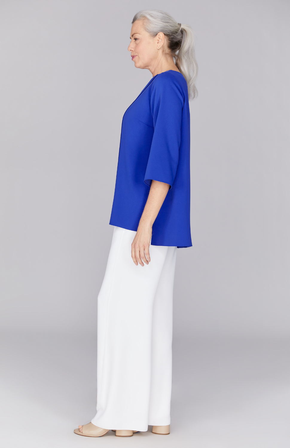 Fabienne is wearing Cobalt in size XS.