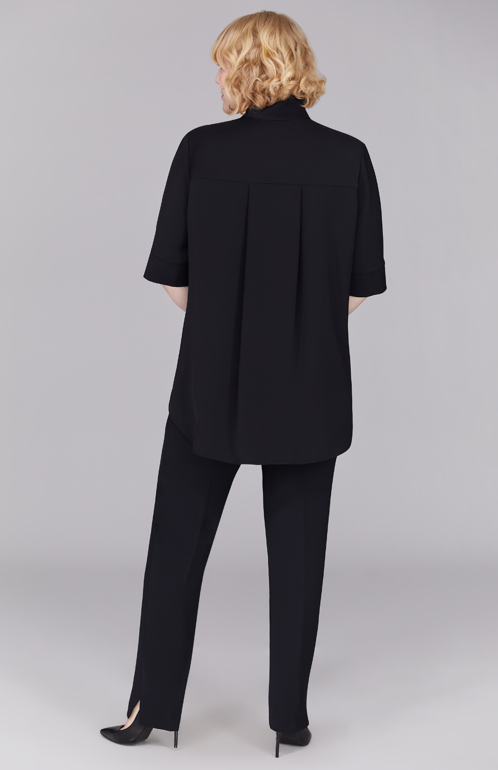 Molly is 5’ 8.5" and wearing Black in M.