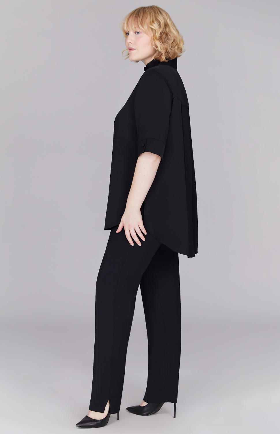 Molly is 5’ 8.5" and wearing Black in M.