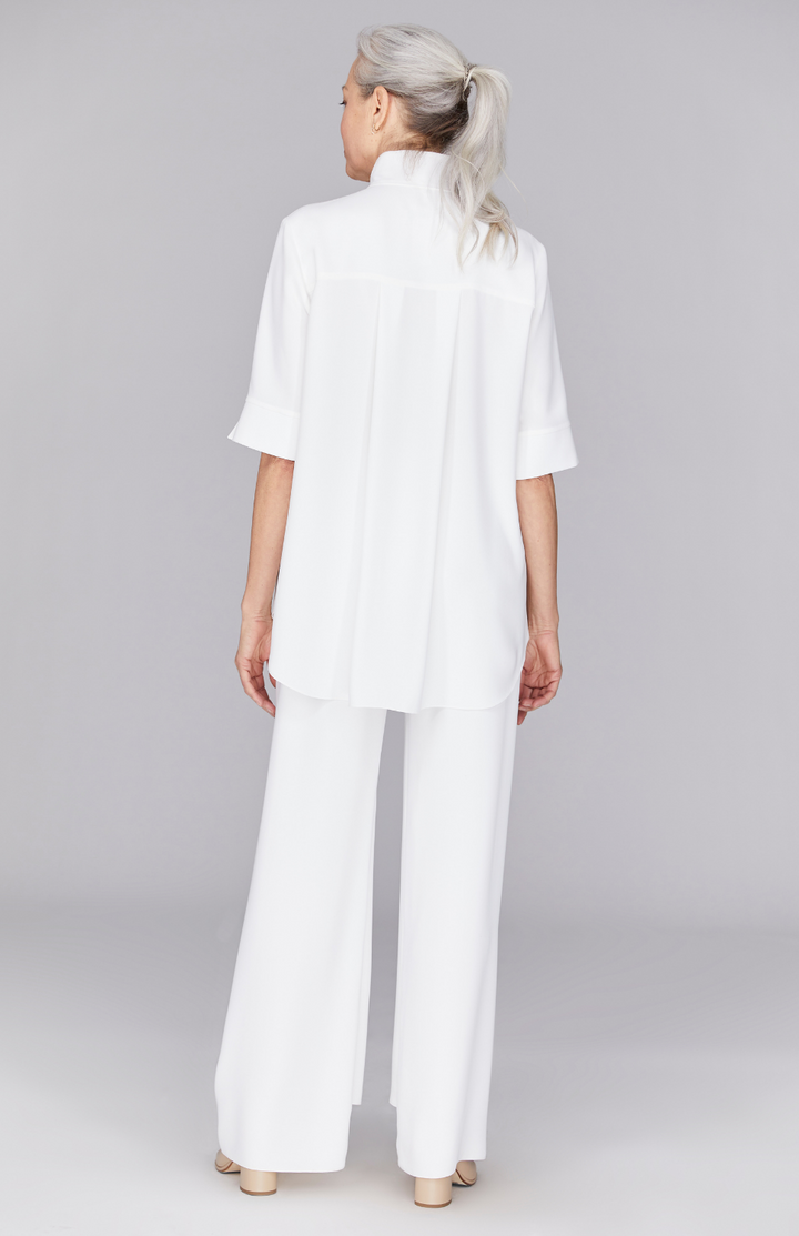 Fabienne is 5’ 9" and wearing Pearl in XS.