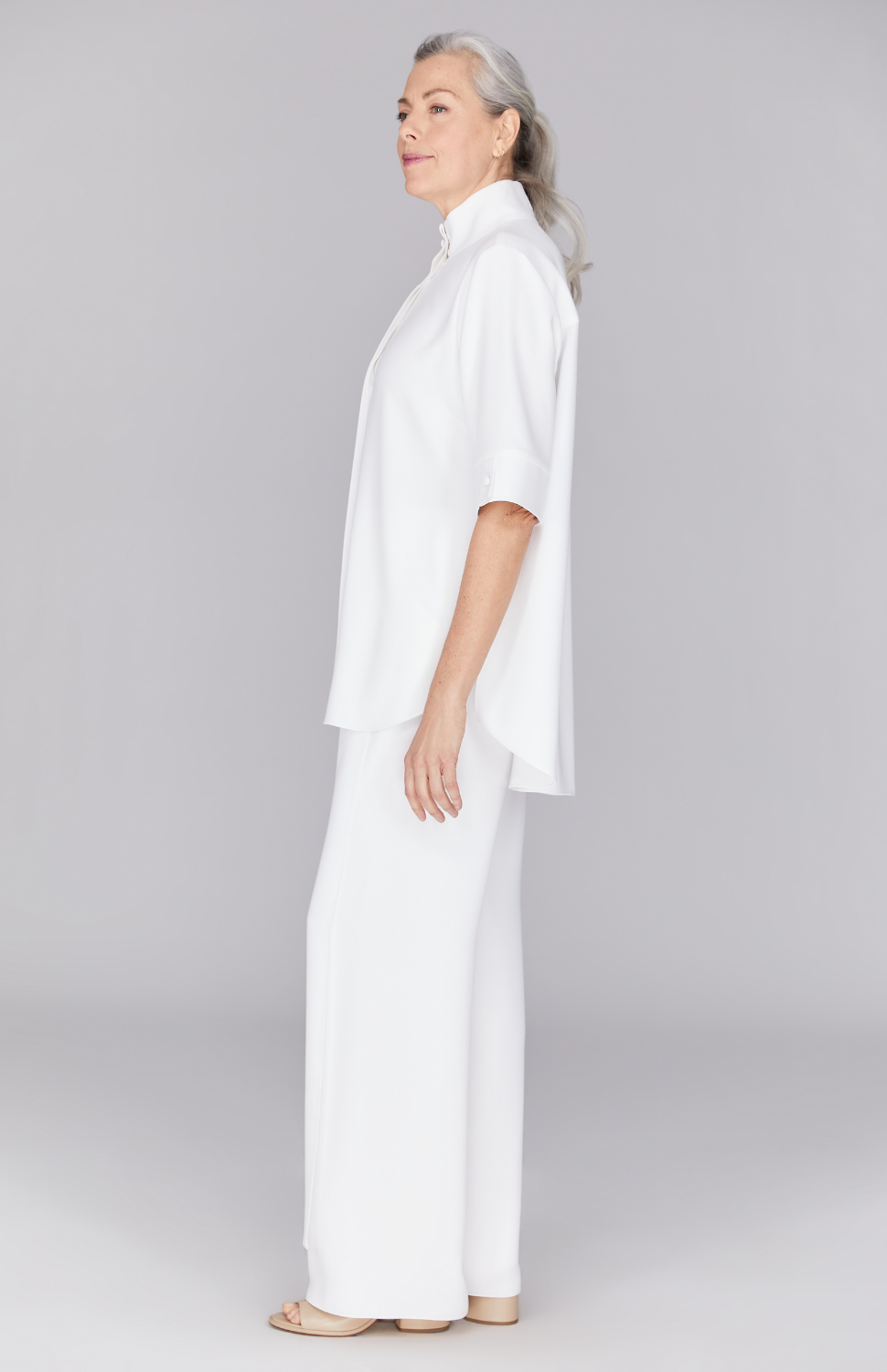 Fabienne is 5’ 9" and wearing Pearl in XS.