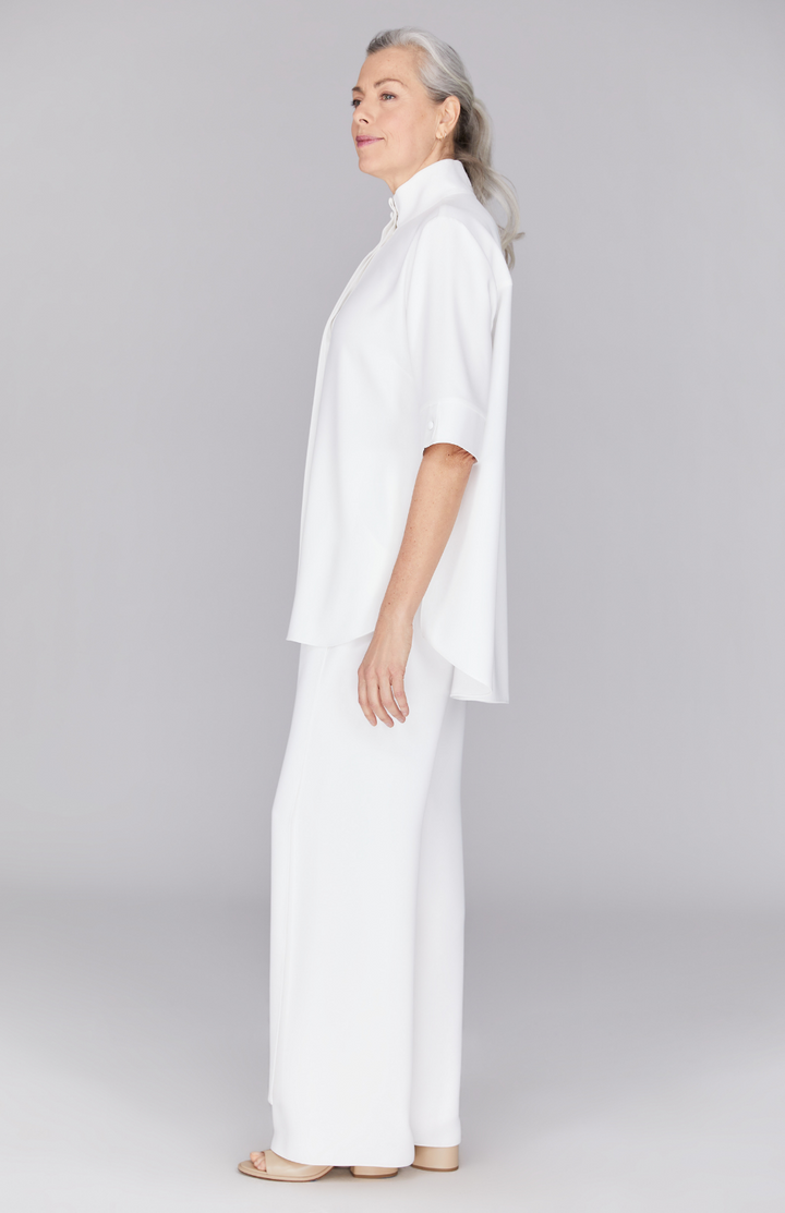 Fabienne is 5’9" and wearing Pearl in XS.