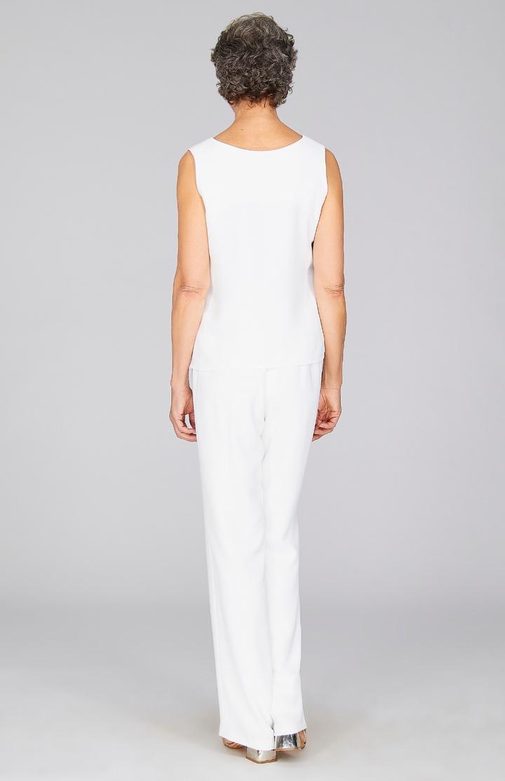 Nancy is wearing Pearl in XS.