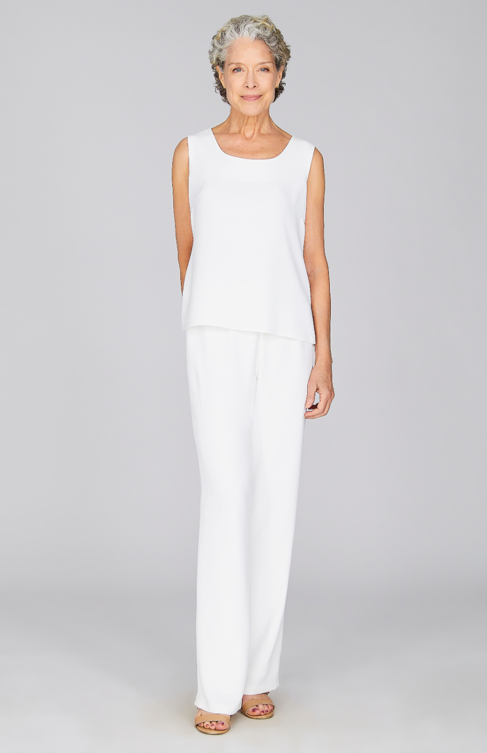 Nancy is wearing Pearl in XS.