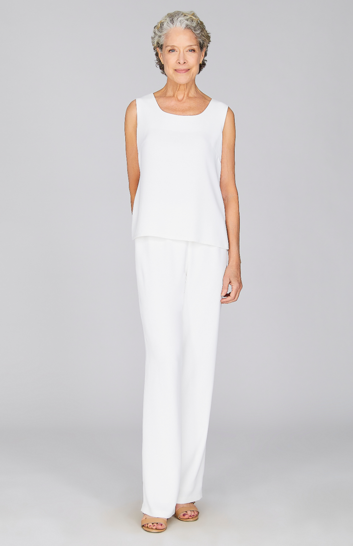 Nancy is wearing Pearl in XS.